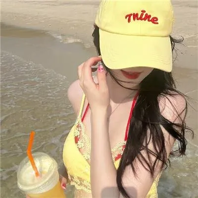 韩国丧尸喜剧《奇妙的家族》超清在线：被丧尸咬了能返老还童？脑洞大开